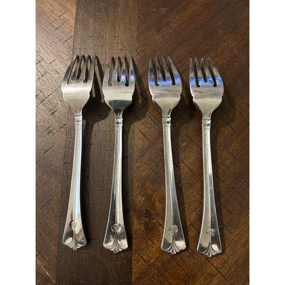 Set Of 4 Silver Pfaltzgraff Ellington Stainless Steel Salad Forks 18/8 Glossy Fa - Picture 3 of 4